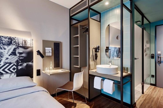 Konstrukce pro vestavěné skříně hotelu