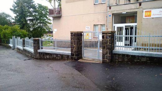 Kovový plot