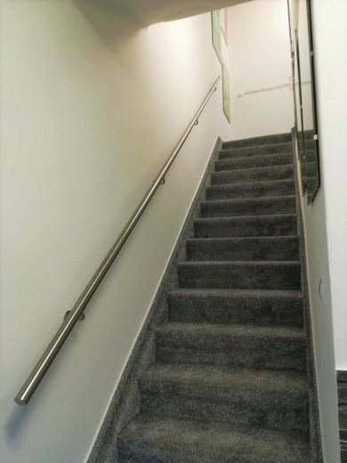 Nerezové madlo na schodiště